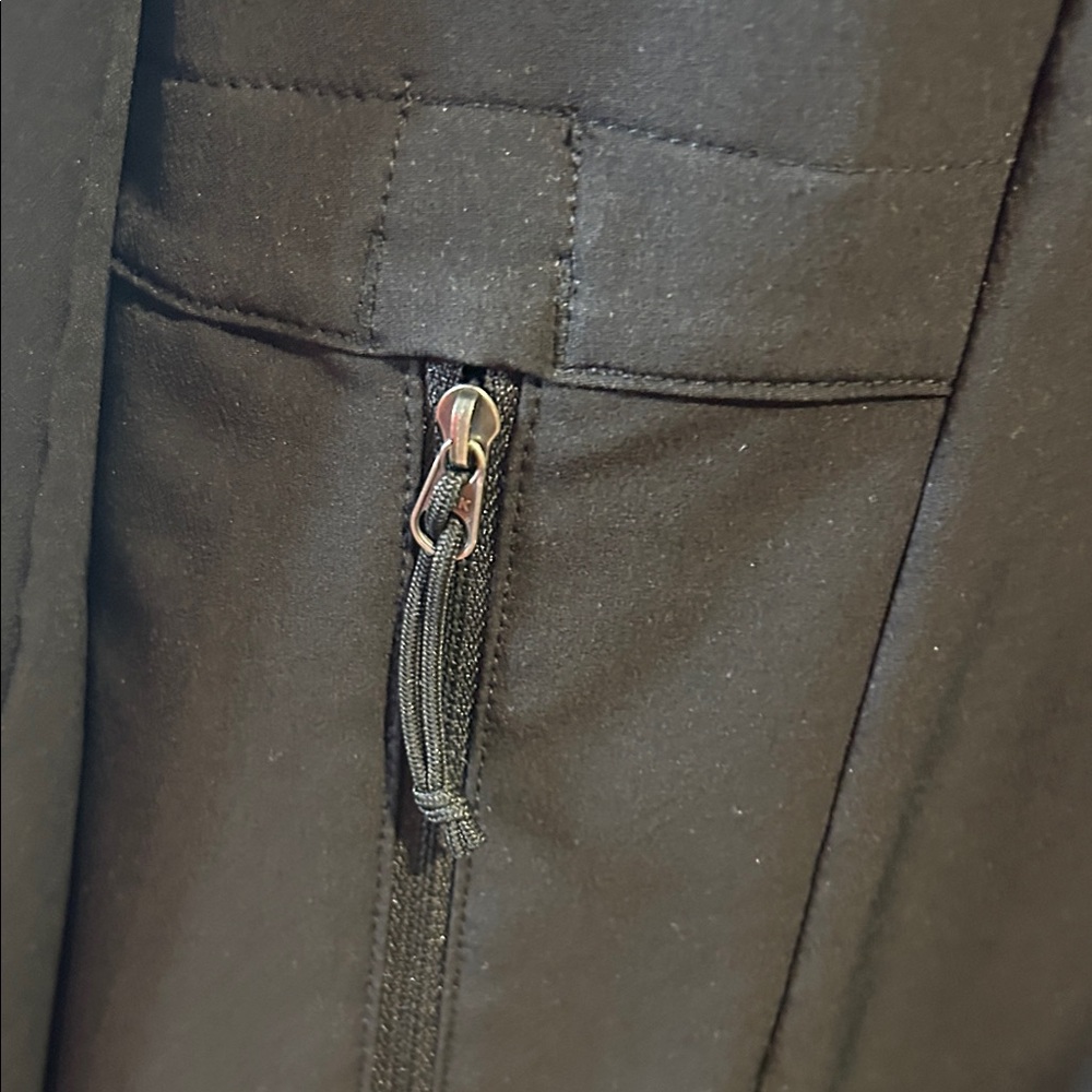 The North Face Women’s Windwall Black Hooded Softshell Jacket Gold logo - Picture 4 of 13